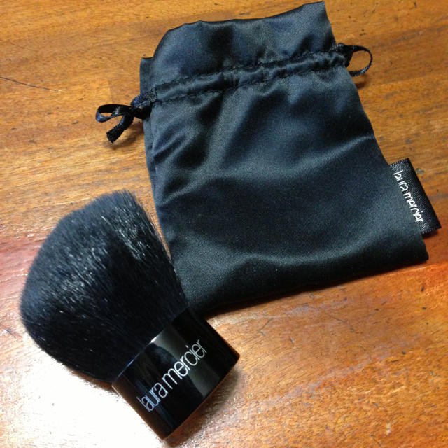 laura mercier(ローラメルシエ)のローラ メルシエ*フェイスブラシ* コスメ/美容のベースメイク/化粧品(その他)の商品写真