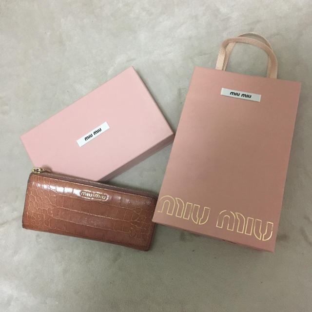 miumiu(ミュウミュウ)のmiumiu クロコ 長財布 レディースのファッション小物(財布)の商品写真