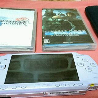 【7点セット】PSP-2000&ソフトのセット(送料込み)(携帯用ゲーム機本体)