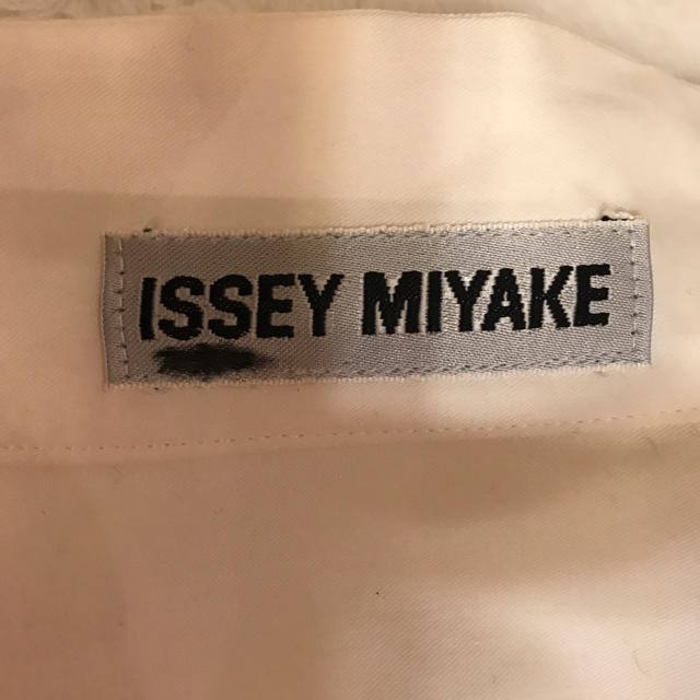 ISSEY MIYAKE(イッセイミヤケ)の専用  イッセイミヤケ  ホワイトシャツ レディースのトップス(シャツ/ブラウス(長袖/七分))の商品写真