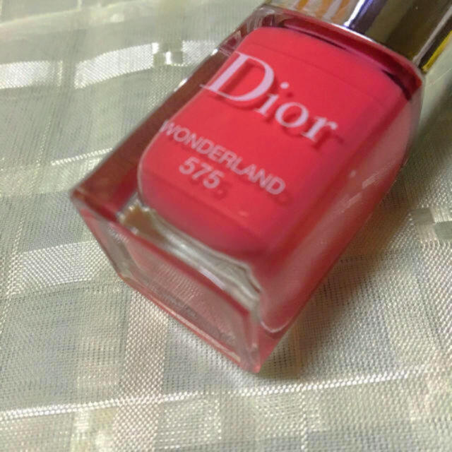 Christian Dior(クリスチャンディオール)のほぼ新品❤️ Dior ヴェルニ ネイル マニキュア 575 ワンダーランド ホ コスメ/美容のネイル(マニキュア)の商品写真
