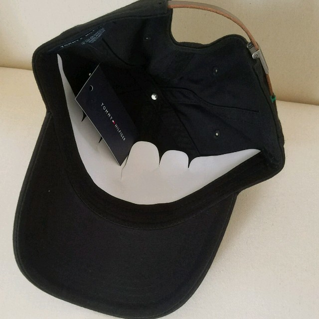 TOMMY HILFIGER(トミーヒルフィガー)のトミーヒルフィガー　ロゴ　キャップ　ブラック メンズの帽子(キャップ)の商品写真