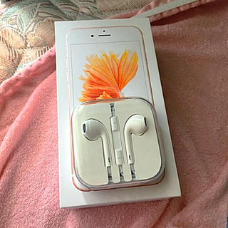 アップル(Apple)のiphone6s  イヤホン 正規品(ヘッドフォン/イヤフォン)