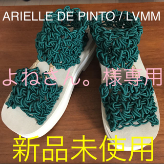 新品未使用 ARIELLE DE PINTO / LVMM サンダル(サンダル)