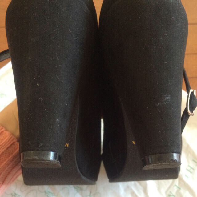 THE EMPORIUM(ジエンポリアム)の黒のパンプス レディースの靴/シューズ(ハイヒール/パンプス)の商品写真