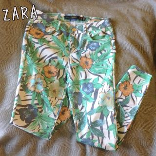 ザラ(ZARA)のZARA☆ボタニカル柄スキニー☆未使用(デニム/ジーンズ)