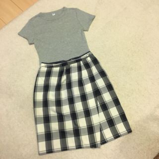 ミッシュマッシュ(MISCH MASCH)の新品！ 上品なミッシュマッシュ、チェックスカートとUNIQLOリブTセット♡(Tシャツ(半袖/袖なし))