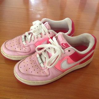 ナイキ(NIKE)のPinkのNIKEスニーカー(スニーカー)