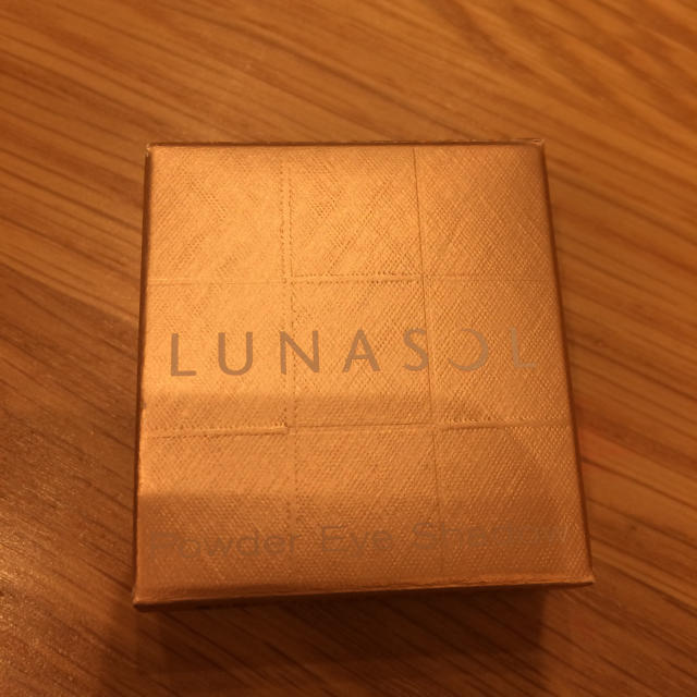 LUNASOL(ルナソル)の未使用！ルナソルパウダーアイシャドウ コスメ/美容のベースメイク/化粧品(アイシャドウ)の商品写真