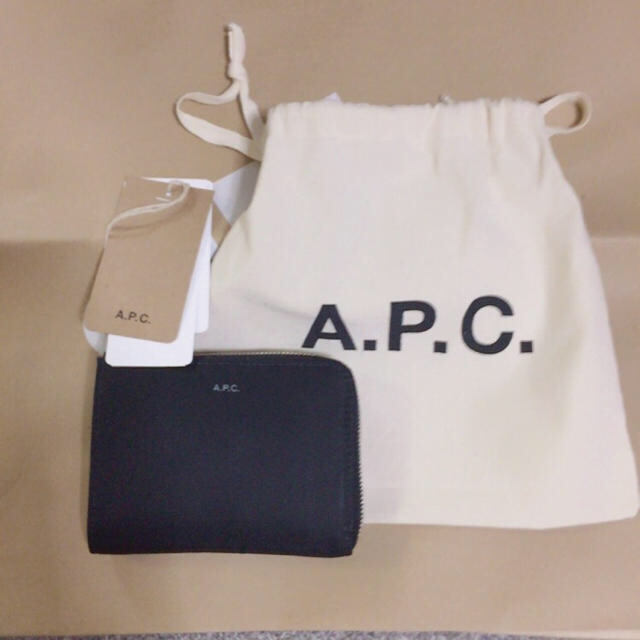 A.P.C(アーペーセー)の《お取り置き中》a.p.c コンパクト財布 レディースのファッション小物(財布)の商品写真