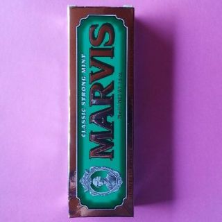 マービス(MARVIS)のMarvis歯磨き粉 マービス　クラシックストロングミント　75ml 新品　難有(歯磨き粉)