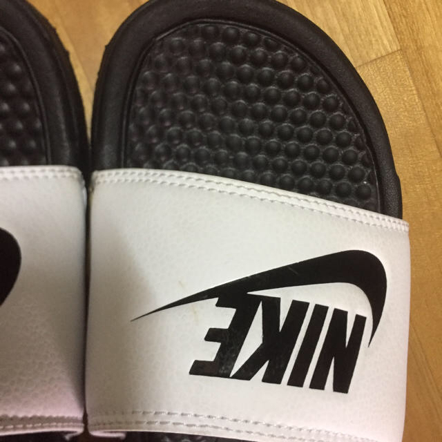 NIKE(ナイキ)のNIKE　べナッシ　ホワイト レディースの靴/シューズ(サンダル)の商品写真