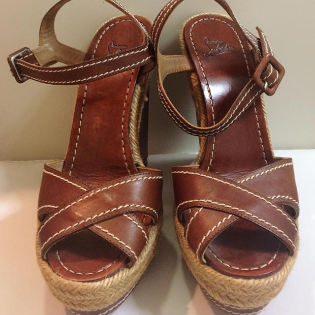 Christian Louboutin(クリスチャンルブタン)のクリスチャンルブタン♡ブラウンレザー ウエッジ サンダル♡ レディースの靴/シューズ(サンダル)の商品写真
