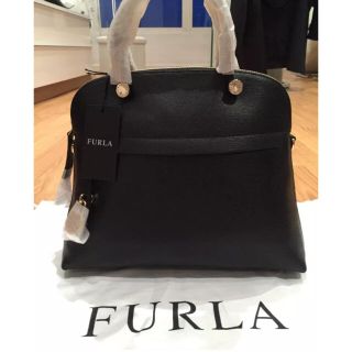 フルラ(Furla)の【3日間限定価格！】FURLA☆大人気 PIPER「Mサイズ」定価6.0万 黒(ハンドバッグ)