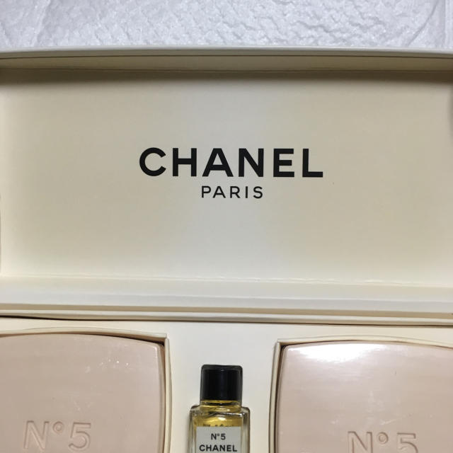 CHANEL(シャネル)のシャネル N°5 サヴォン&トワレセット コスメ/美容の香水(ユニセックス)の商品写真