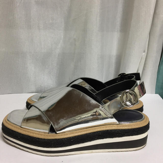 ZARA(ザラ)のザラ サンダル レディースの靴/シューズ(サンダル)の商品写真