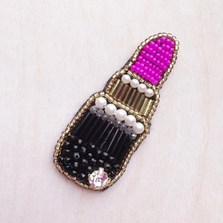 ピンクリップ ビーズ刺繍 ブローチ(コサージュ/ブローチ)