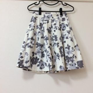 マジェスティックレゴン(MAJESTIC LEGON)の花柄スカート(ひざ丈スカート)