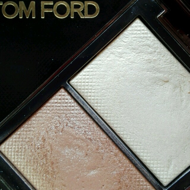 TOM FORD(トムフォード)のトムフォード　フェイスパウダー コスメ/美容のベースメイク/化粧品(フェイスパウダー)の商品写真