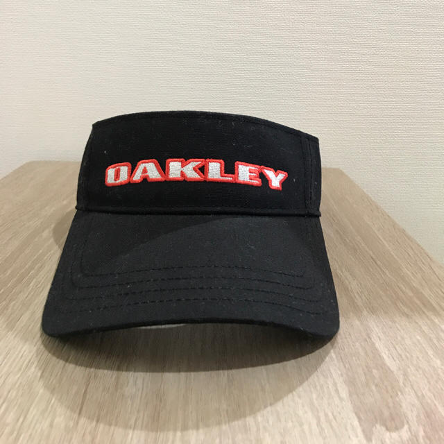 Oakley(オークリー)のOAKLEY サンバイザー スポーツ/アウトドアのゴルフ(その他)の商品写真