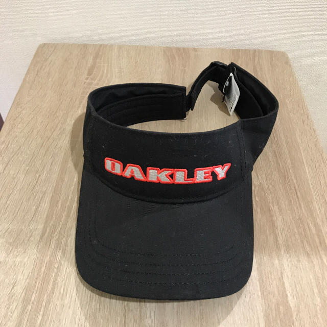 Oakley(オークリー)のOAKLEY サンバイザー スポーツ/アウトドアのゴルフ(その他)の商品写真