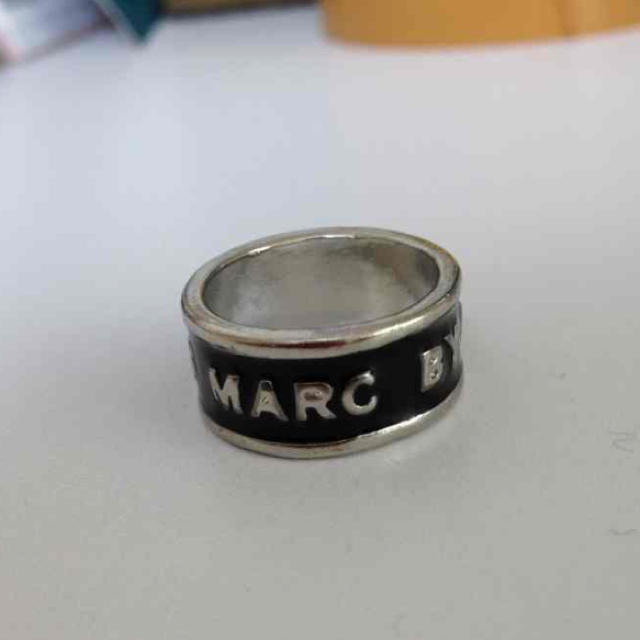 MARC BY MARC JACOBS(マークバイマークジェイコブス)の新品♡MARC JACOBS ロゴリング レディースのアクセサリー(リング(指輪))の商品写真