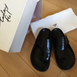 トゥデイフル(TODAYFUL)のtodayful 38 レザー風サンダルブラック(サンダル)