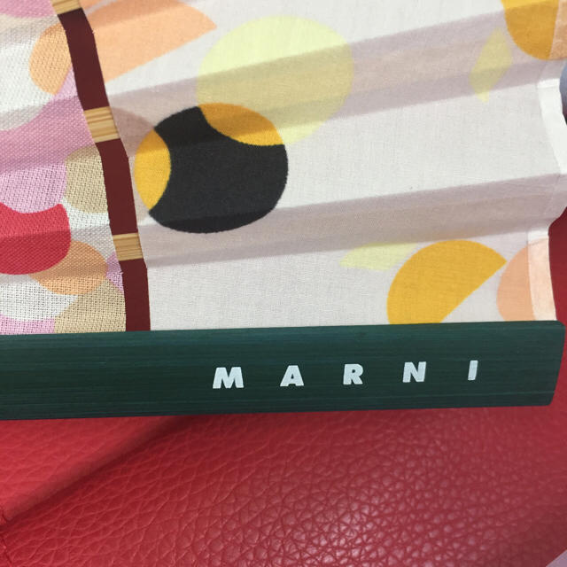 Marni(マルニ)のMARNI マルニフラワーカフェ扇子 レディースのファッション小物(その他)の商品写真