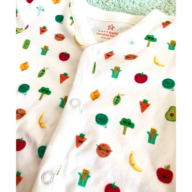 NEXT(ネクスト)の🍎新品 新生児からのお野菜柄ロンパース🌽 キッズ/ベビー/マタニティのベビー服(~85cm)(ロンパース)の商品写真