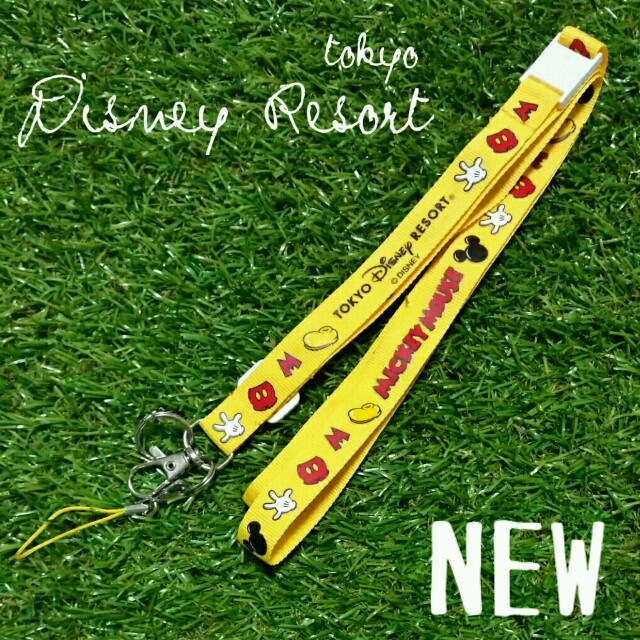 Disney(ディズニー)の未使用【ミッキーストラップ】アイコン柄Yellow スマホ/家電/カメラのスマホアクセサリー(ストラップ/イヤホンジャック)の商品写真