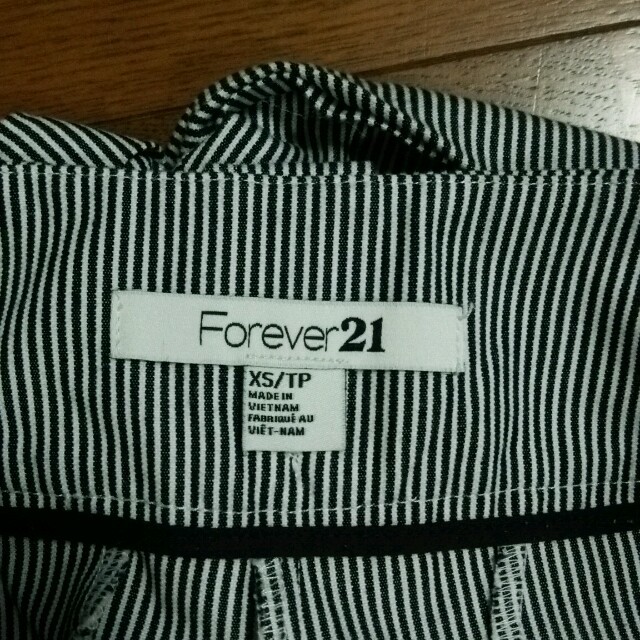 FOREVER 21(フォーエバートゥエンティーワン)の♡FOREVER21♡ストライプ柄ショートパンツZARA H&M好きの方にも レディースのパンツ(ショートパンツ)の商品写真