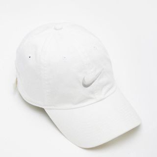 ナイキ(NIKE)の【速達】Nike（ナイキ）スウッシュキャップ　帽子 ホワイト(キャップ)