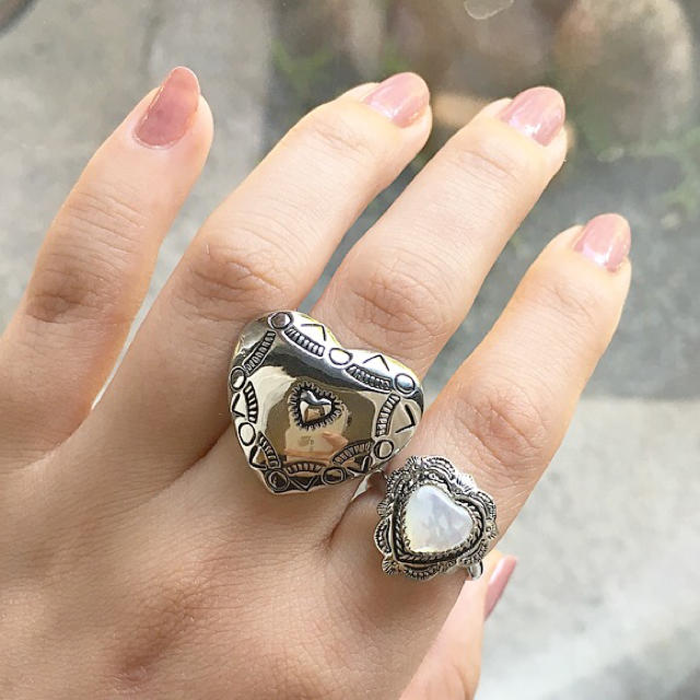 【大人気】white shell silver heart ring ハンドメイドのアクセサリー(リング)の商品写真