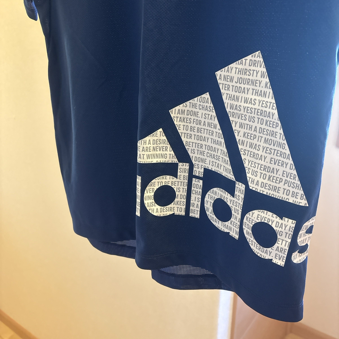 adidas(アディダス)のadidas Tシャツ　150センチ キッズ/ベビー/マタニティのキッズ服男の子用(90cm~)(Tシャツ/カットソー)の商品写真