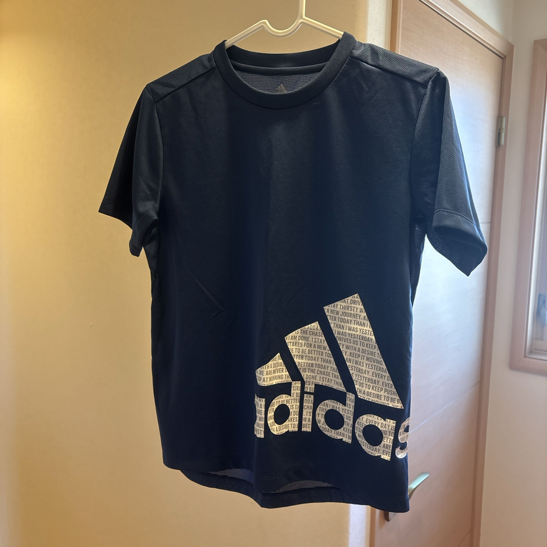 adidas(アディダス)のadidas Tシャツ　150センチ キッズ/ベビー/マタニティのキッズ服男の子用(90cm~)(Tシャツ/カットソー)の商品写真
