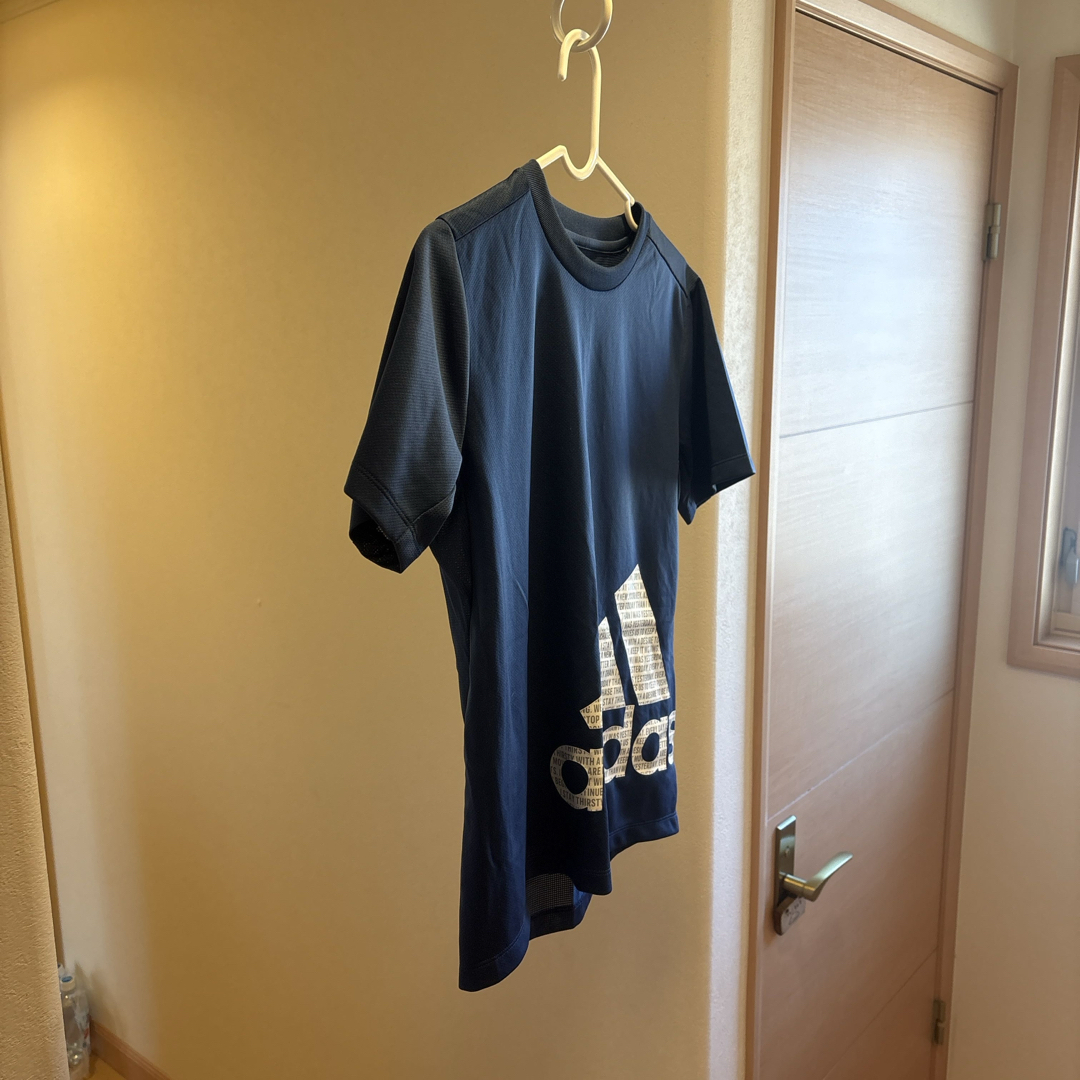 adidas(アディダス)のadidas Tシャツ　150センチ キッズ/ベビー/マタニティのキッズ服男の子用(90cm~)(Tシャツ/カットソー)の商品写真