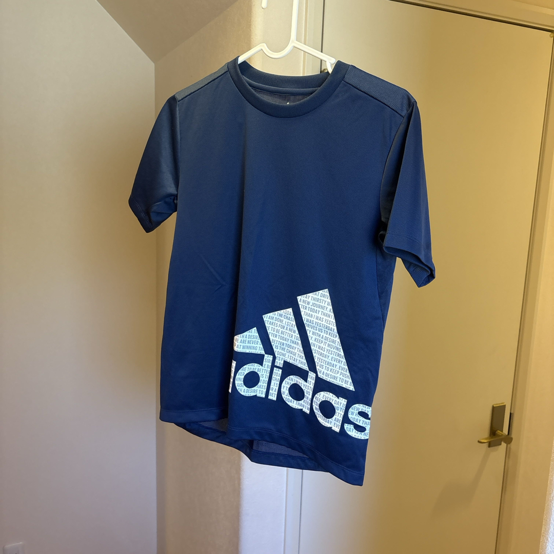 adidas(アディダス)のadidas Tシャツ　150センチ キッズ/ベビー/マタニティのキッズ服男の子用(90cm~)(Tシャツ/カットソー)の商品写真