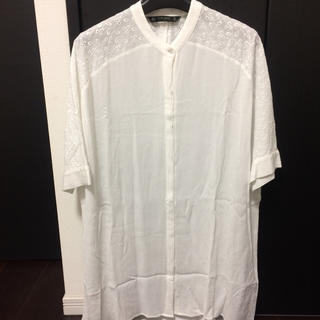 ザラ(ZARA)のZARAホワイトロングシャツ 刺繍(シャツ/ブラウス(半袖/袖なし))
