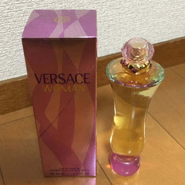 VERSACE - 新品50ml☆ヴェルサーチ ウーマン 香水の通販 by yuyupi's ...