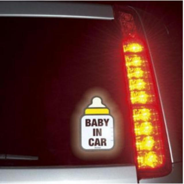 ♡ 反射ステッカー 赤ちゃん乗ってます Baby in Car 安全 夜でも安心 キッズ/ベビー/マタニティの外出/移動用品(自動車用チャイルドシートカバー)の商品写真