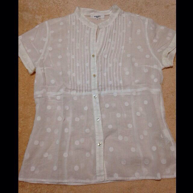 NATURAL BEAUTY BASIC(ナチュラルビューティーベーシック)のドット透けシャツ レディースのトップス(シャツ/ブラウス(半袖/袖なし))の商品写真