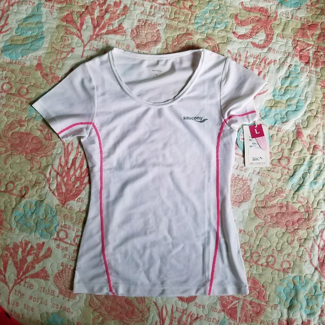 SAUCONY(サッカニー)のラックマン様専用　ランニングTシャツ☆saucony スポーツ/アウトドアのランニング(ウェア)の商品写真