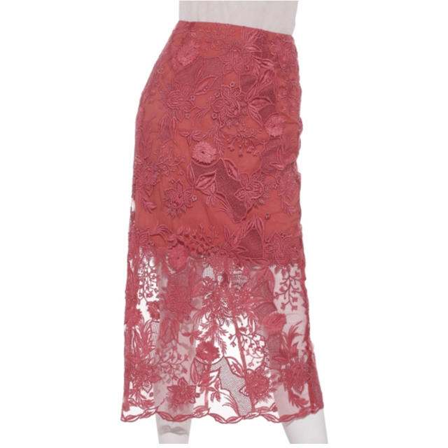 SNIDEL(スナイデル)のミモレタイトレーススカート 未使用 レディースのスカート(ひざ丈スカート)の商品写真