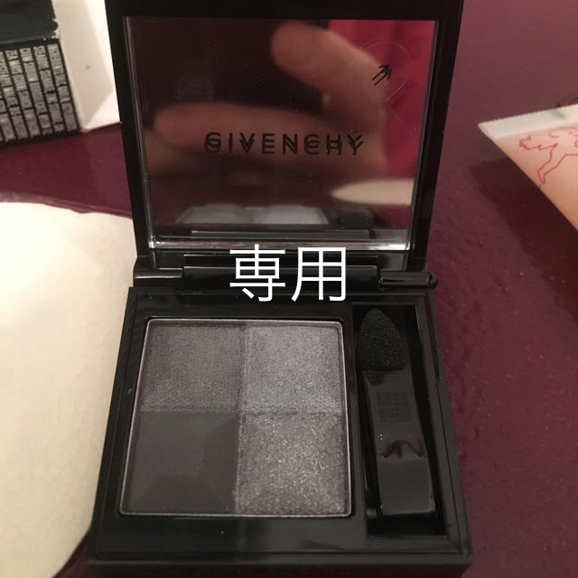 GIVENCHY(ジバンシィ)のグレイ アイシャドウ ジバンシイ コスメ/美容のベースメイク/化粧品(アイシャドウ)の商品写真