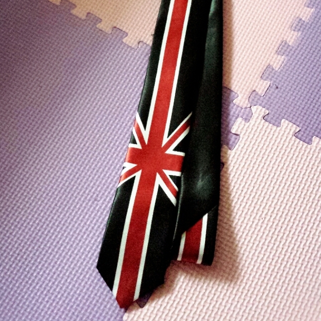 ｲｷﾞﾘｽ国旗ﾈｸﾀｲ加藤ﾐﾘﾔきゃり レディースのファッション小物(ネクタイ)の商品写真