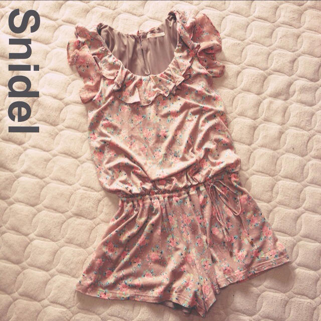 SNIDEL(スナイデル)のsnidel♡花柄オールイン レディースのパンツ(オールインワン)の商品写真