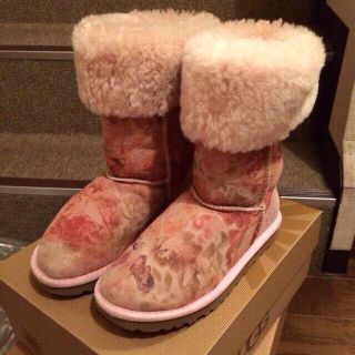 アグ(UGG)のUGG ピンク 花柄 ムートンブーツ(ブーツ)