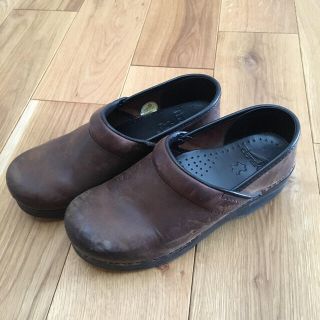 ビルケンシュトック(BIRKENSTOCK)のdansko professional brown × black 37(ローファー/革靴)