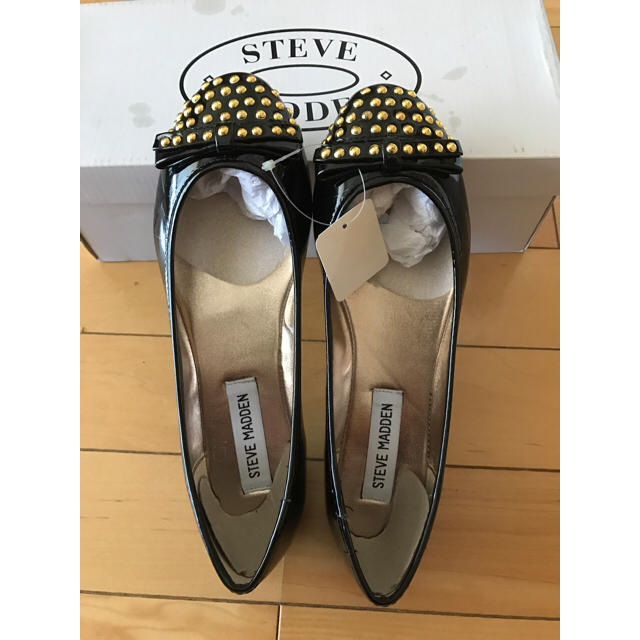 Steve Madden(スティーブマデン)の★新品未使用品★STEVE MADDENスタッズ フラットシューズ レディースの靴/シューズ(バレエシューズ)の商品写真