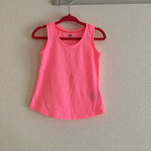 Old Navy(オールドネイビー)の2T ネオンピンクタンクトップ キッズ/ベビー/マタニティのキッズ服女の子用(90cm~)(Tシャツ/カットソー)の商品写真